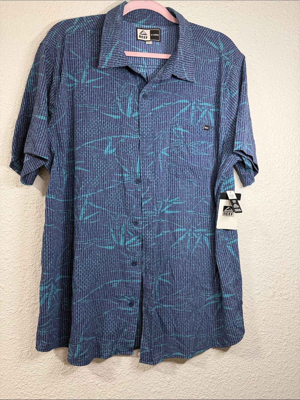 Reef Men’s Blue Short-Sleeve Button-Down Shirt with Teal Pattern